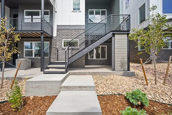 2 bed, 2.5 bath, 1431 sqft, $2,440 — Photo 4