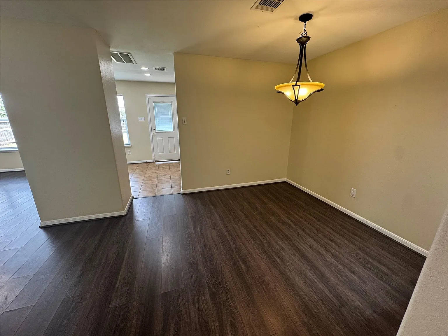 3 bed, 2.5 bath, 1500 sqft, $2,100 — Photo 4