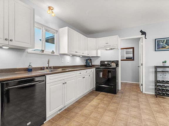 3rd image of 46329 Strathcona Rd