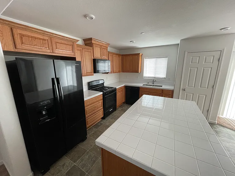 385 Ostrander Ave — Photo 5