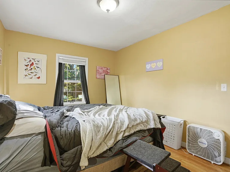 321 McLean St — Photo 32