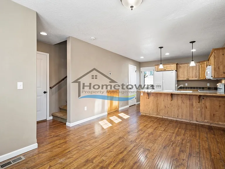 3166 N Honeysuckle Dr — Photo 5