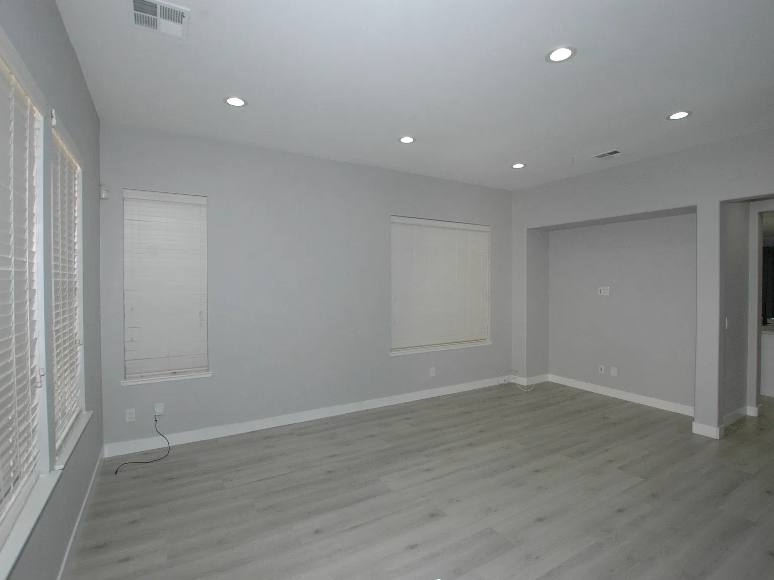 4 bed, 2210 sqft, $5,200 — Photo 3