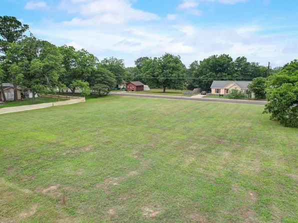 2105 Pecan St, Bastrop, TX 78602