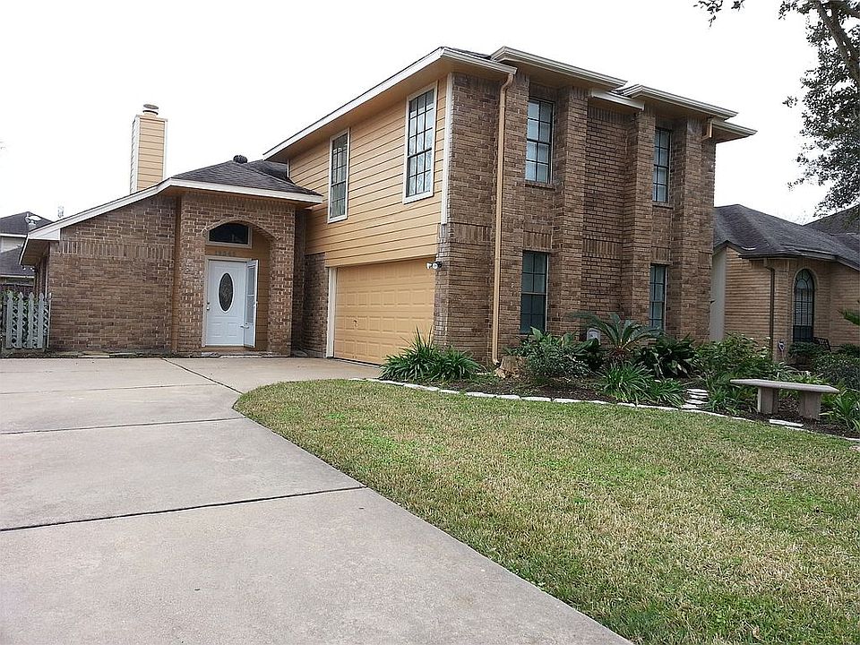 Two Story w/ Garage