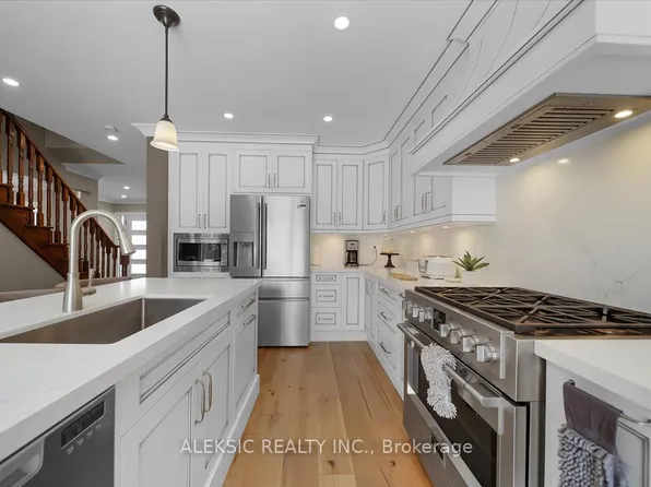 33 Hillpath Cres, Brampton, ON L6Z 4T7