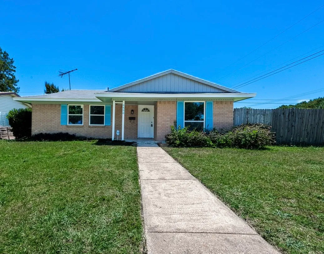 3 bed, 1220 sqft, $1,800 — Photo 1