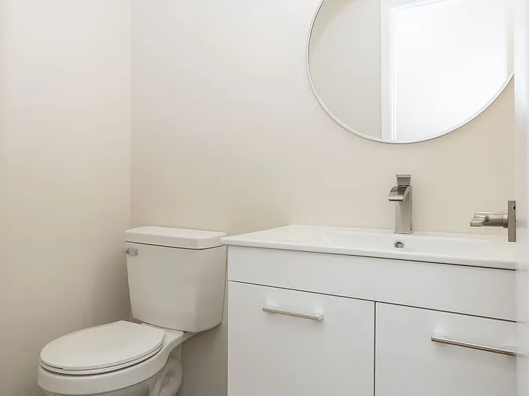 107 Hampton Dr — Photo 4