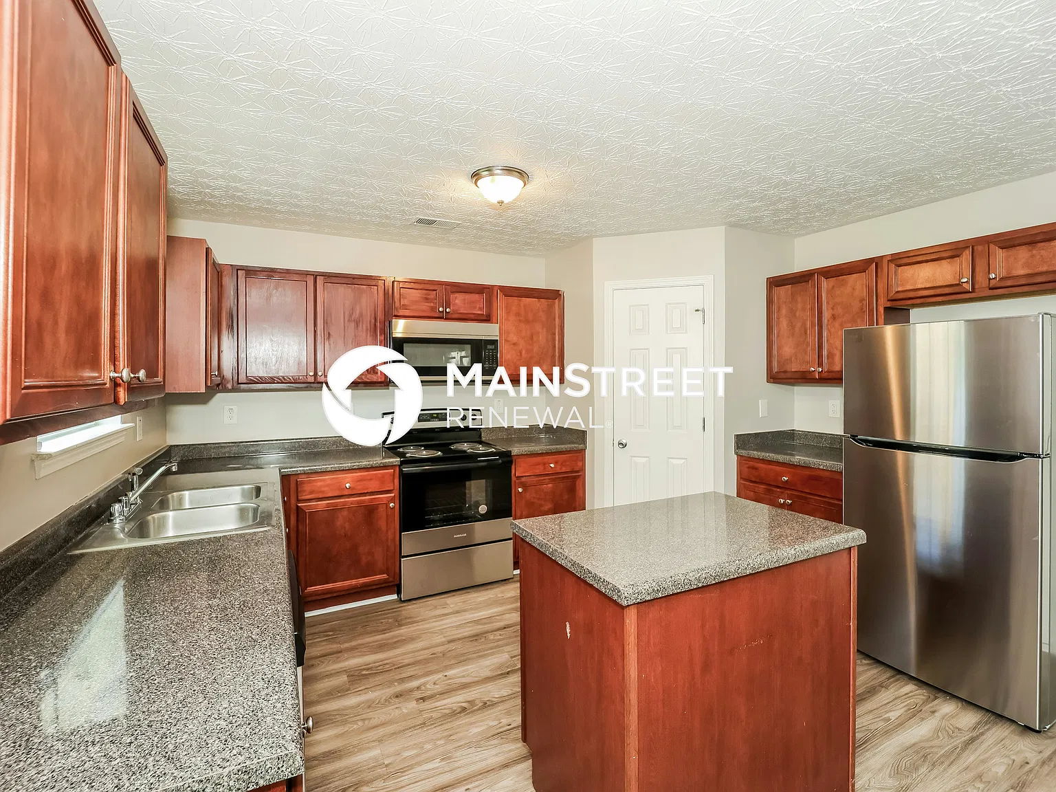 5121 Amberland Sq — Photo 2