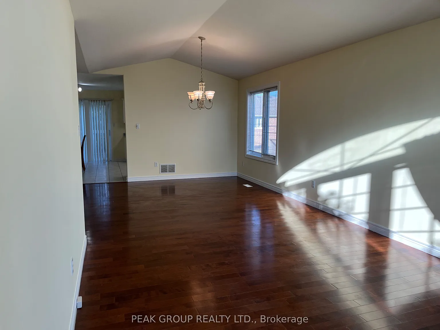 5 bed, $2,850 — Photo 3