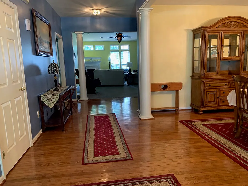 3 bed, 2.5 bath, 2946 sqft, $2,200 — Photo 3