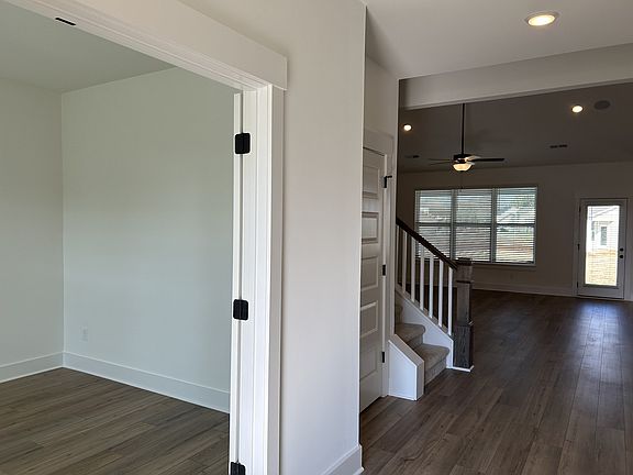 3rd image of 2932 Woodcrest Dr Lot Re0249