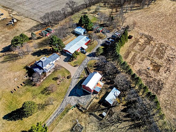 2nd image of 115 Wind Mill Rd