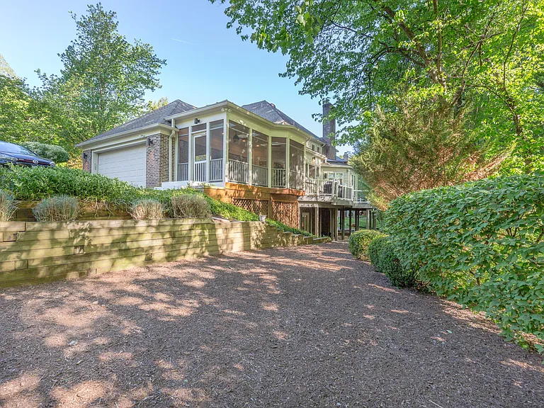 7005 Endicott Ct — Photo 13