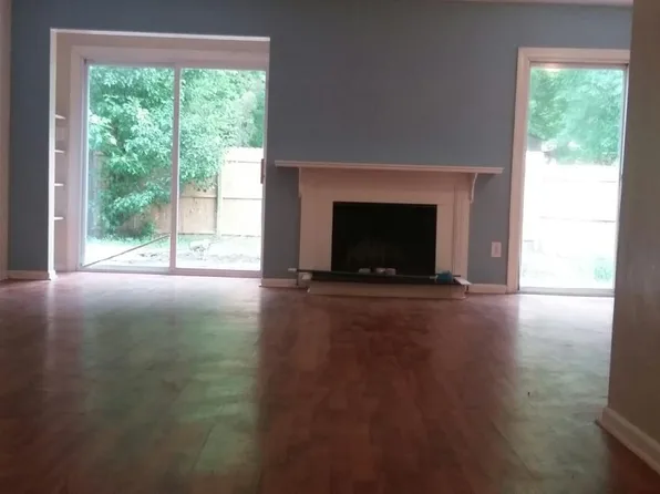 12 Glouchester Cir, Chesapeake, VA 23320