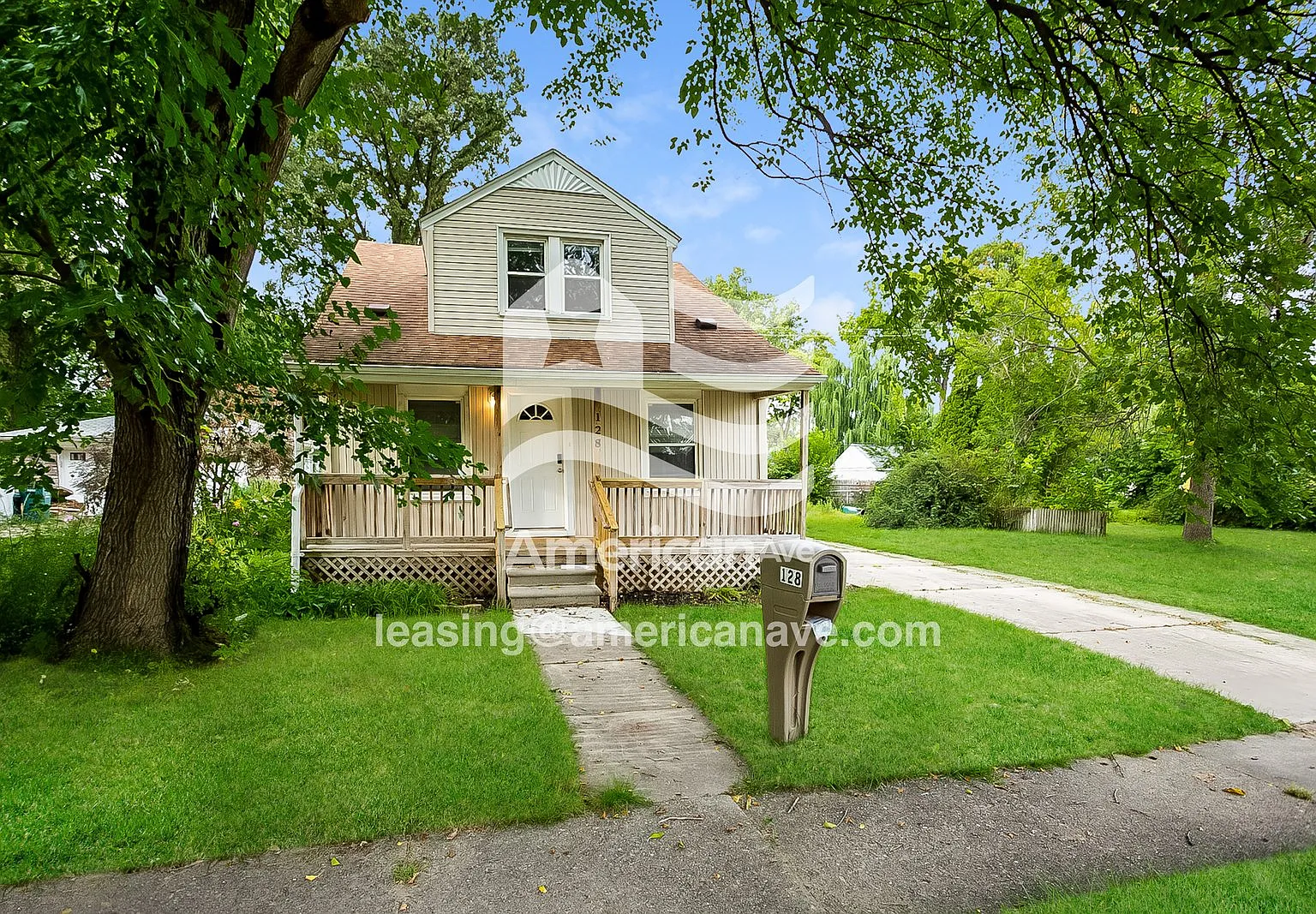 3 bed, 2.0 bath, 1237 sqft, $1,697 — Photo 2