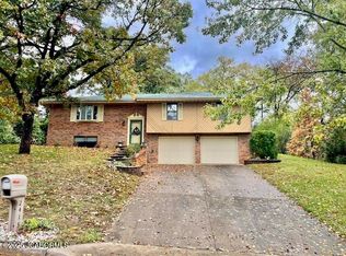 2413 Parkcrest Dr, Jefferson City, MO 65101