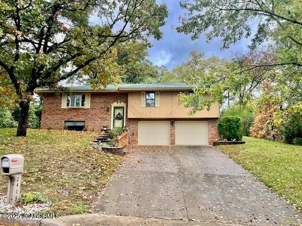 2413 Parkcrest Dr, Jefferson City, MO 65101