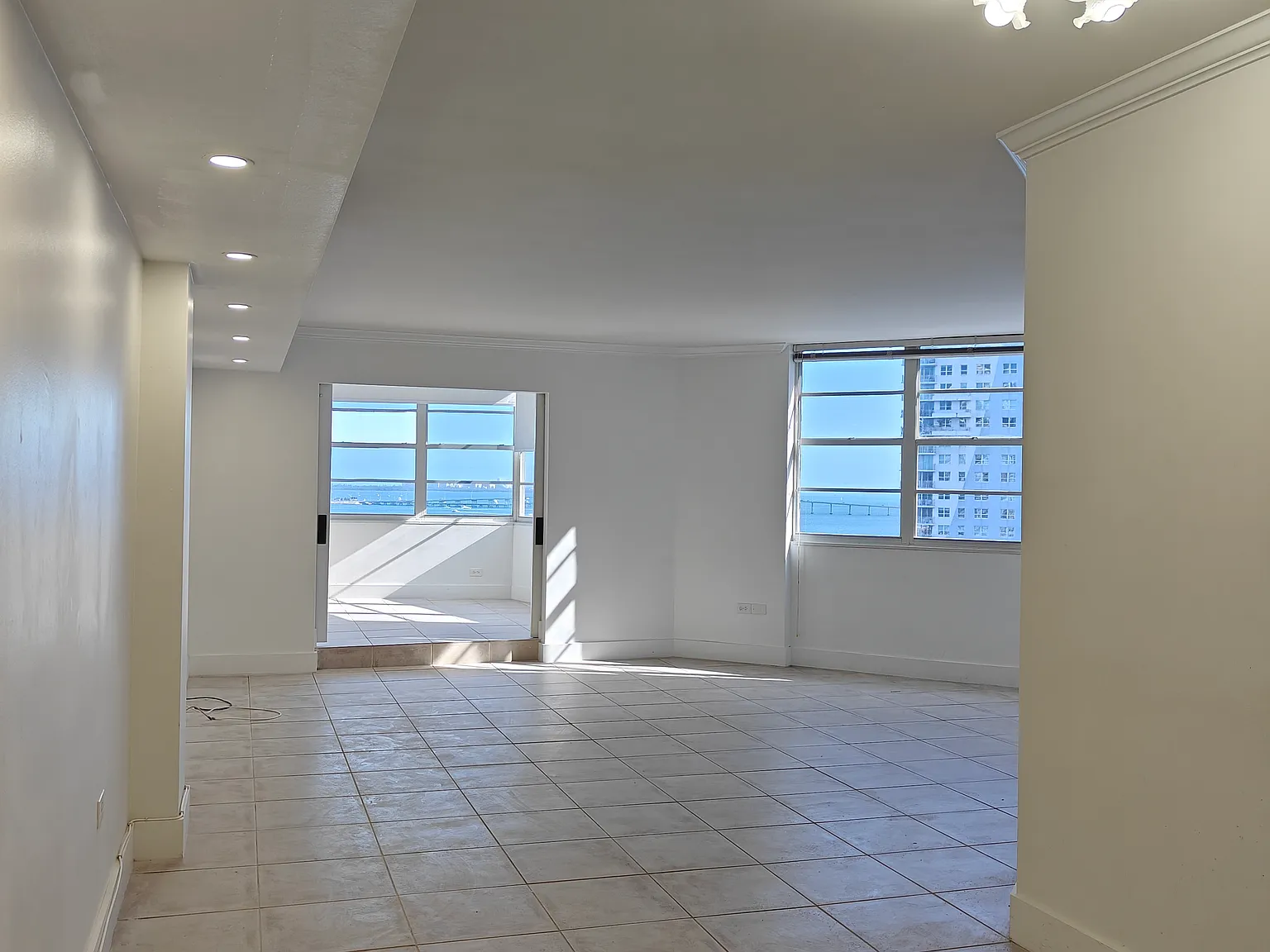 2 bed, 990 sqft, $3,200 — Photo 1