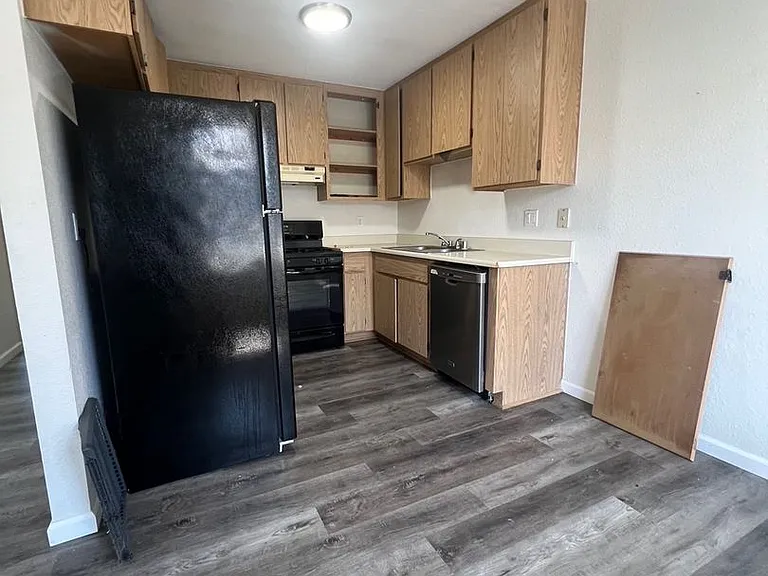 3440 Helix St — Photo 4