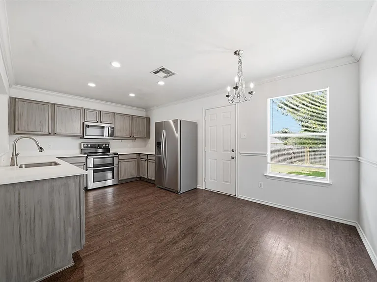 104 Carol Ave — Photo 12