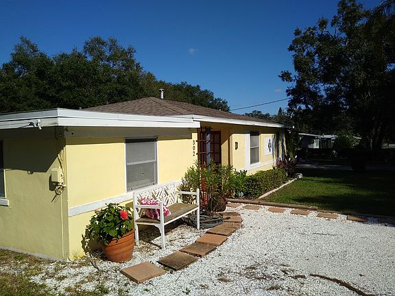 Florida style landscaping