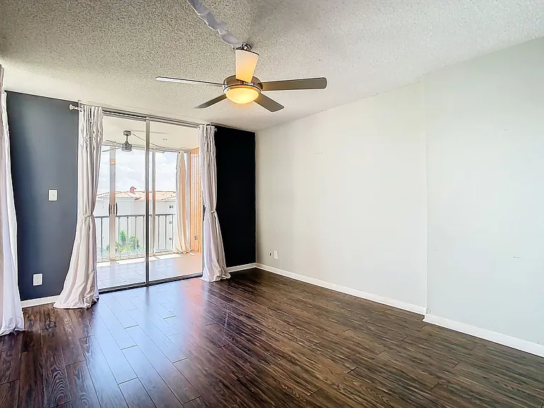 7400 Sun Island Dr #503 — Photo 25