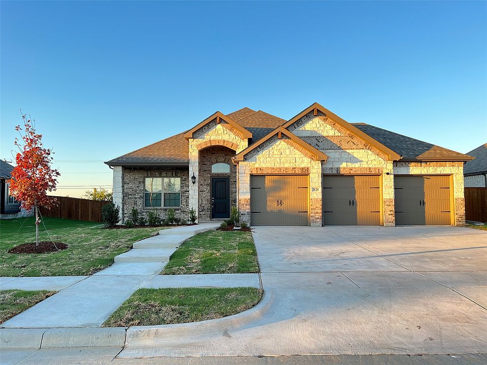 1st image of 528 Firethorn Dr