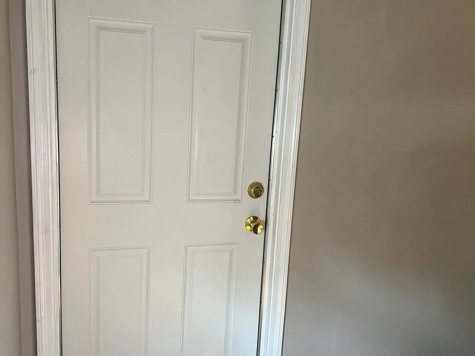 233 W Ridgewood Ct — Photo 3