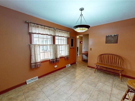 5th image of 30201 Meadowview Dr