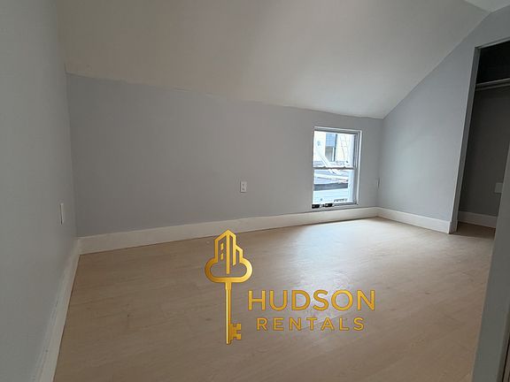 4th image of 400 Palisade Ave #6