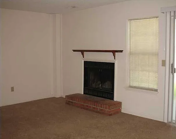 4749 Linfield Ln — Photo 4