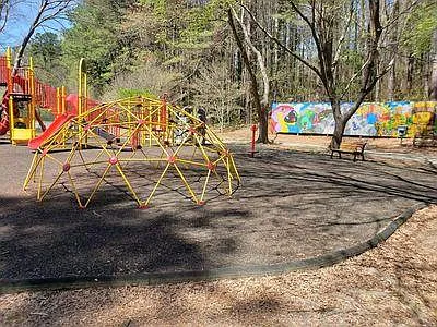 If you have kids, Shady Valley Park makes for an easy recreational escape