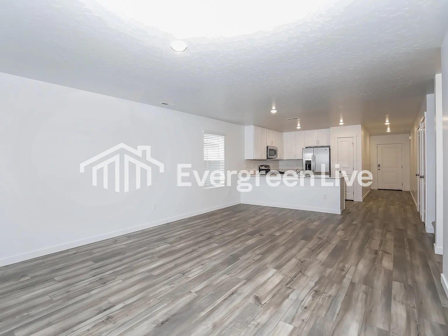 4 bed, 2.5 bath, 1874 sqft, $2,295 — Photo 3