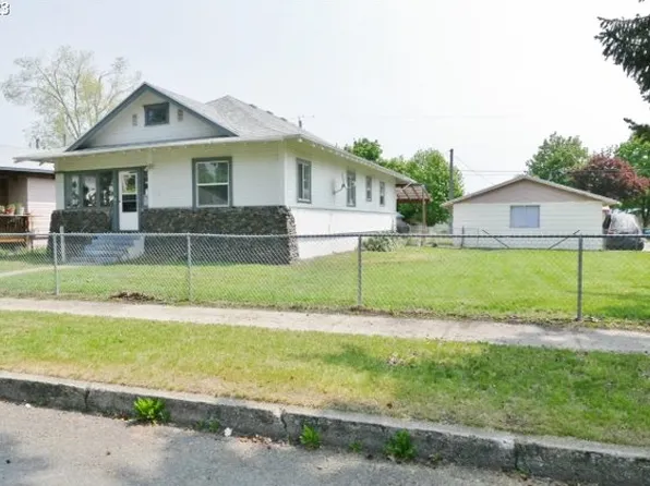 1003 13th St, La Grande, OR 97850
