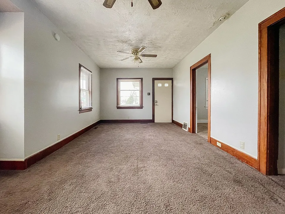 1317 W Memorial Dr