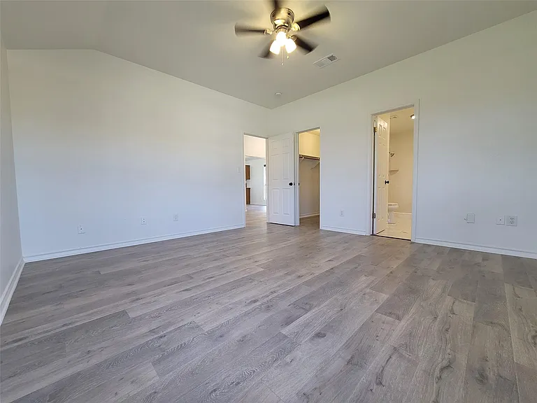 208 Newcastle Dr — Photo 8