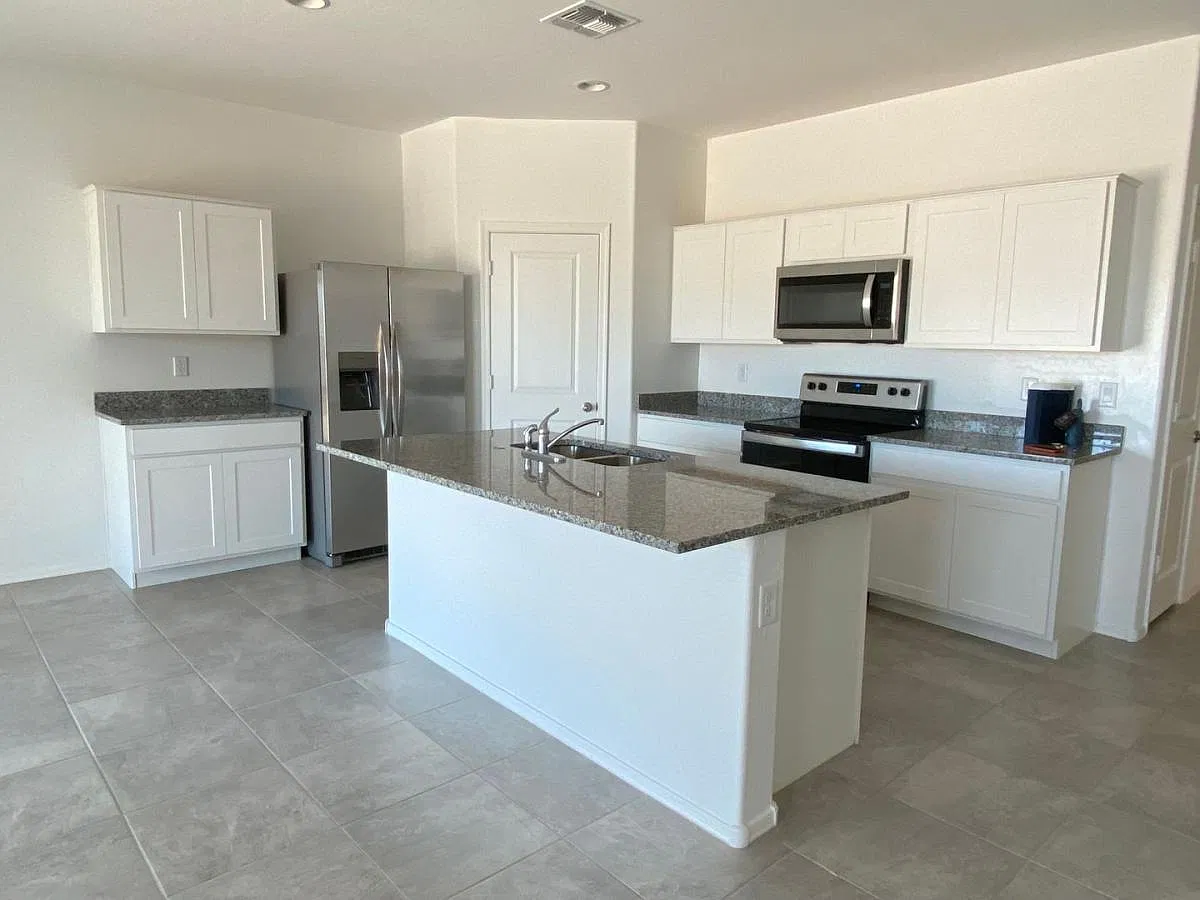 New Build! 4 Bedroom, 2 Bath In Casa Grande — Photo 4