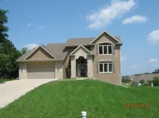 N64W12920 Mill Rd, Menomonee Falls, WI 53051