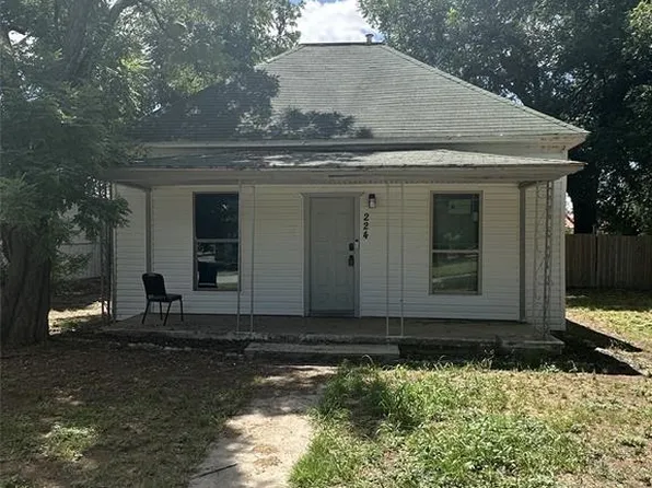 224 W 1st St, Carnegie, OK 73015