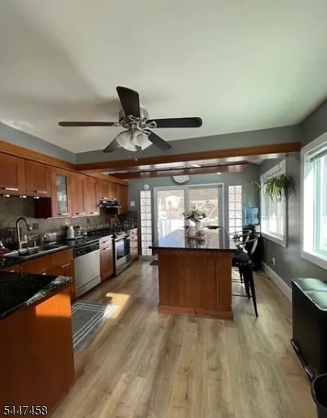 3 bed, 2.0 bath, $4,500 — Photo 2