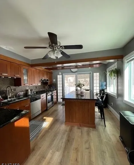 5 Wagonwheel Rd — Photo 2
