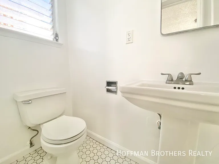1162 N Orange Grove Ave #1 — Photo 11