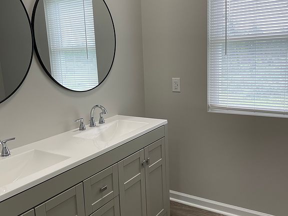 Double sinks in master bath