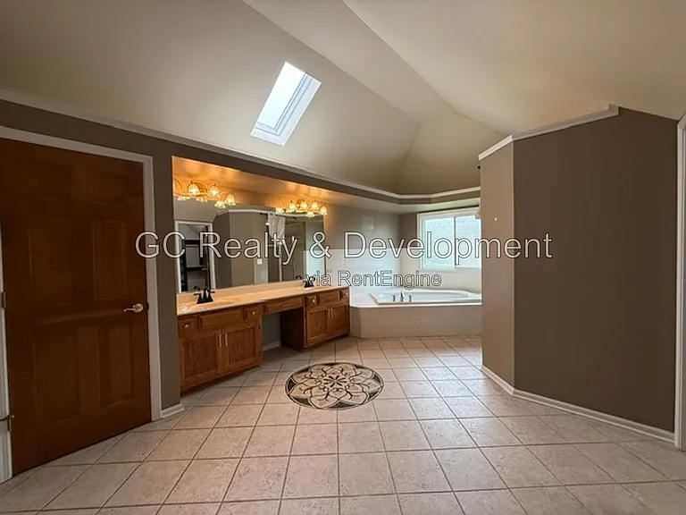 882 Clarendon Ln — Photo 29