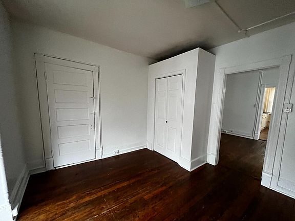 4th image of 216 N Locust St #3