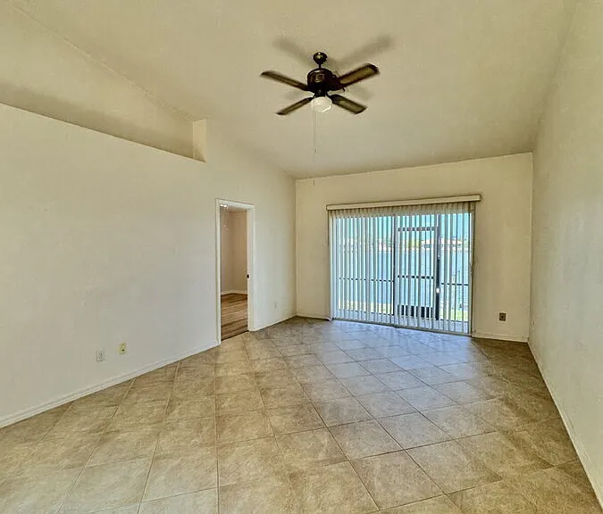 320 SW 3rd Pl #2 — Photo 4
