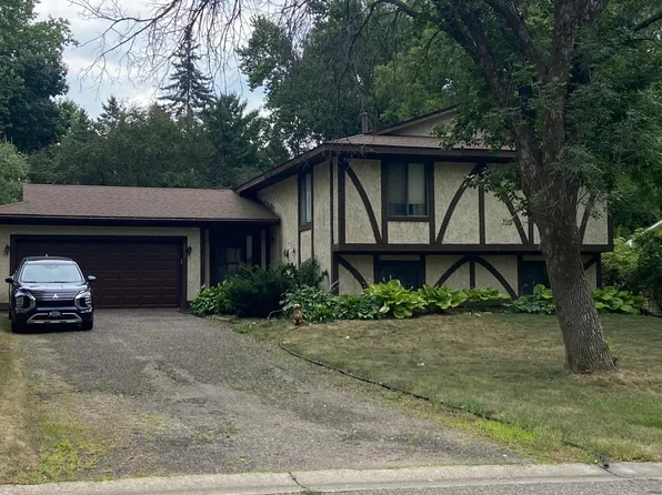 3052 Camelot Cir, Woodbury, MN 55125