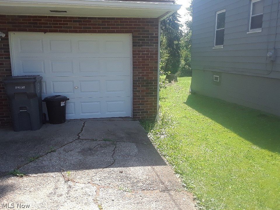 2nd image of 225 N Maryland Ave