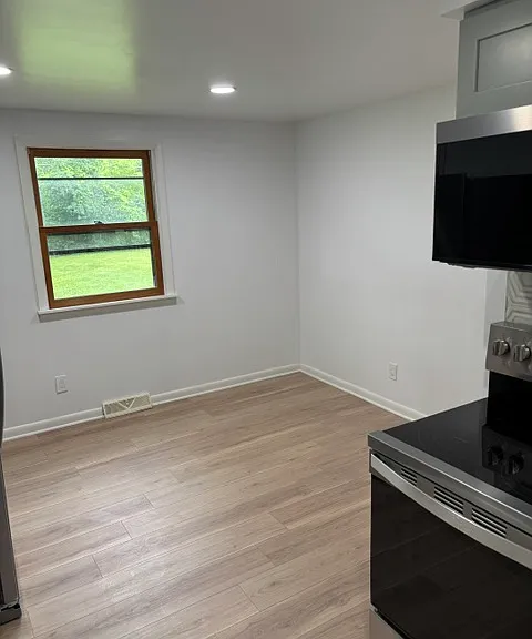Eating/dining area - seats up to 6 people
